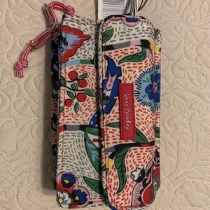 Vera Bradley Lighten up crossbody